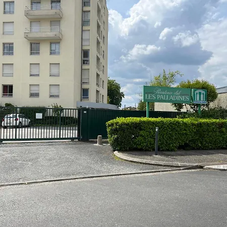 Avec Piscine Et Parking Clos Proche Du Chu Pellegrin Du Krakatoa Sur La Ligne De Tram A Aeroport Centre Et De La Ligne Rer 42 Sncf Arlac Gare Saint Jean En 8mn